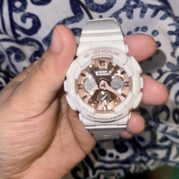 Ladies Rose Gold G-Shock - Picture 1 of 5